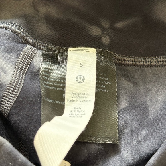 Women's Navy Tie-Dye Lululemon Align Shorts 6” - Picture 3 of 3